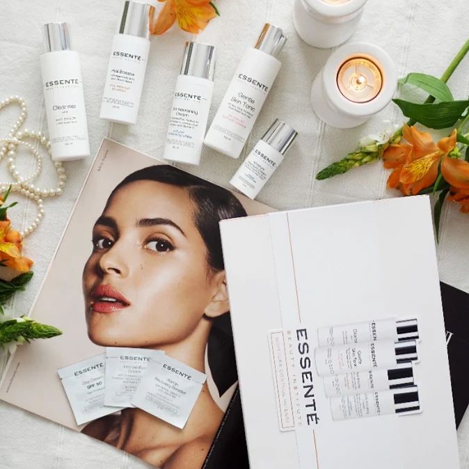 Nový Beauty Box Moisture Control Intense je ideální pro intenzivní, okamžitou i dlouhodobou hydrataci pokožky.💦☝
Je vhodný pro suchou, i pro velmi vysušenou pleť.
Beauty Box obsahuje:
✔Mycí emulze s AHA kyselinami 100 ml
✔Zklidňující pleťové tonikum 100 ml
✔Hyaluronový booster 50 ml
✔Výživný hydratační krém 50 ml
+ zdarma🎁
✔Premium hydratační krém 15 ml
✔3 ks testerů
#essente #slaskoukpleti #hydratace #hydratujsessente #moisturizing #skincare #peceoplet #vodaproplet #profesionalnipece #NOVINKA #beautybox